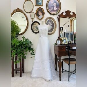 Vintage Strapless A-Line Wedding Dress 🤍